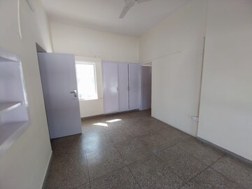 Room in 1 BHK Apartment at Defence Colony – for Rent