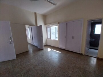 Room in 1 BHK Apartment at Defence Colony – for Rent