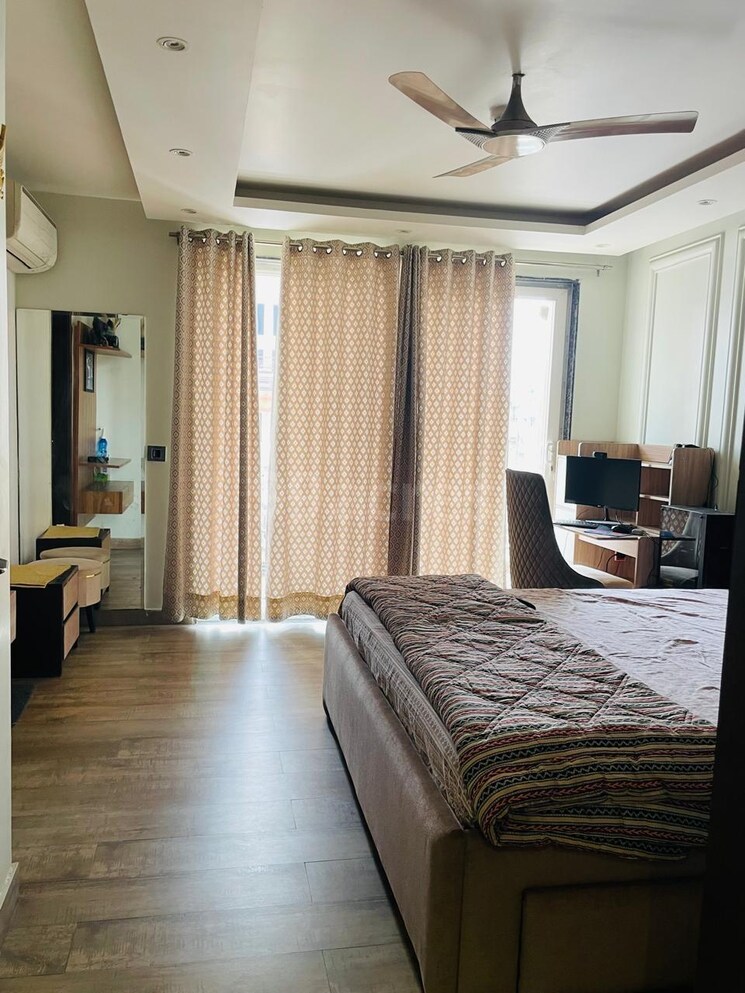 Living Room, dlf-the-royalton-tower 4 Bedroom 2940 Sq.Ft. Apartment In Dlf Phase V Gurgaon 8255098