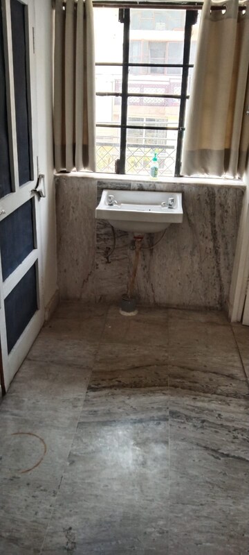 Balcony in 2 BHK Builder Floor at Sector 23 – for Rent