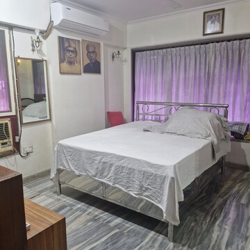 Bedroom in 3 BHK Apartment at Golden Heights Andheri West, Shashtri Nagar – for Rent