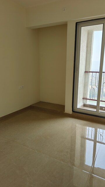 Room in 2 BHK Apartment at Larkins 315 Rio, Panch Pakhadi – for Rent