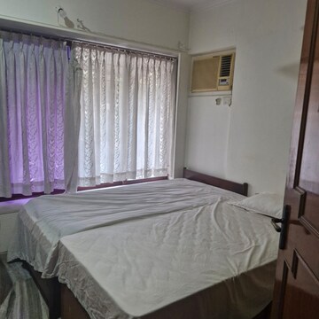Bedroom in 2 BHK Apartment at Mota Mahal Apartment, Lokhandwala Complex Andheri – for Rent