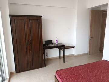 Room in 3 BHK Apartment at Soham Crystal Spires, Ghodbunder Road – for Rent
