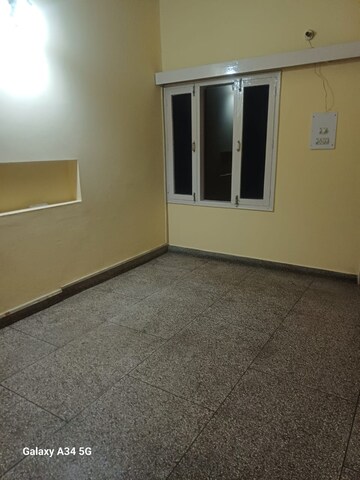 Room in 2 BHK Builder Floor at Sector 37 – for Rent