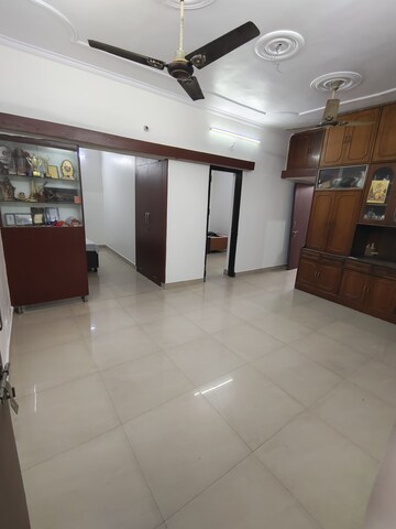 Room in 3 BHK Apartment at Pinnacle Tower, Indrapuram – for Sale