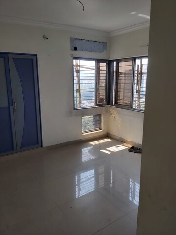 Room in 2 BHK Apartment at Vikash Complex CHS, Majiwada – for Rent