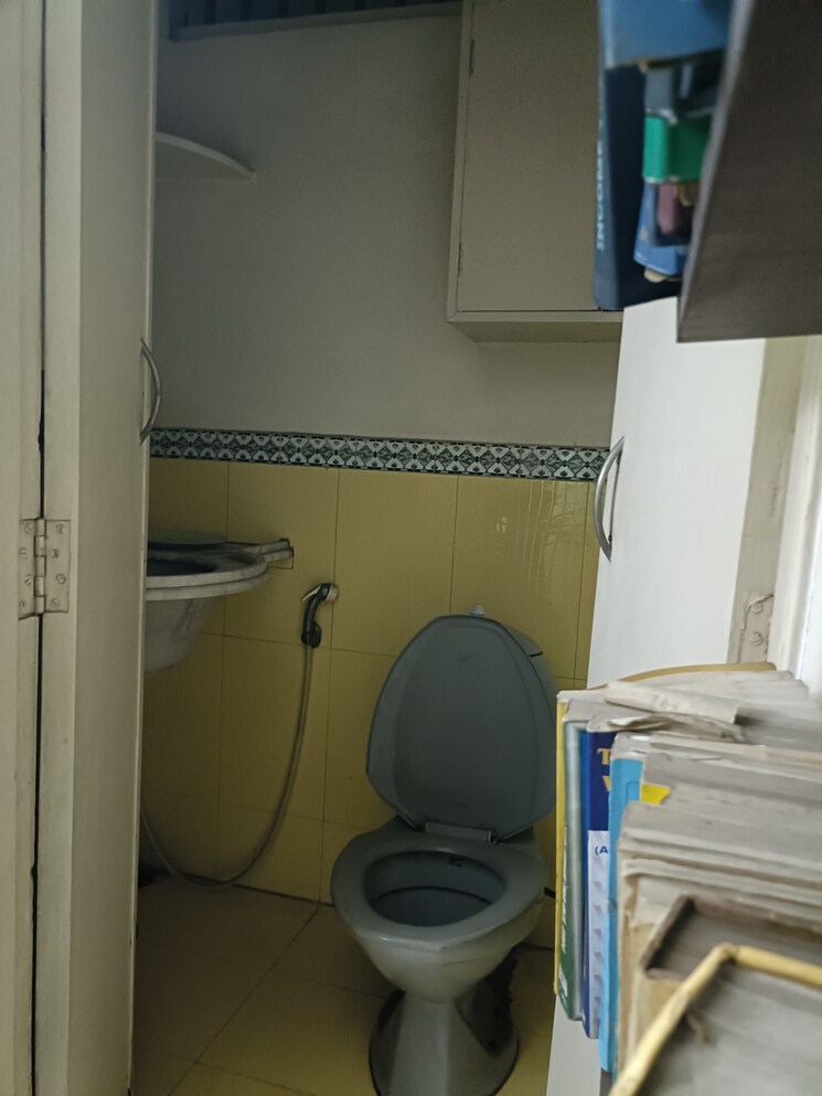 Washroom, elgin Commercial Office Space 1113 Sq.Ft. In Elgin Kolkata 8255185