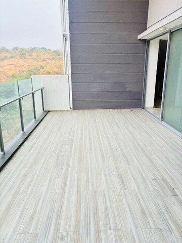 Room in 4 BHK Apartment at Kalpataru Jade Residences, Baner – for Rent