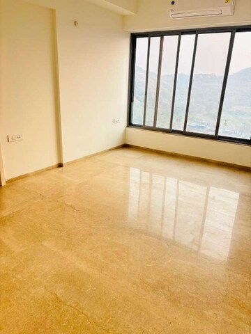 Room in 4 BHK Apartment at Kalpataru Jade Residences, Baner – for Rent