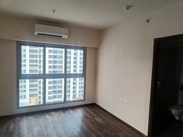 Room in 2 BHK Apartment at Piramal Vaikunth, Balkum Pada – for Rent