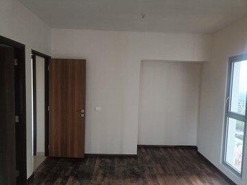 Room in 2 BHK Apartment at Piramal Vaikunth, Balkum Pada – for Rent