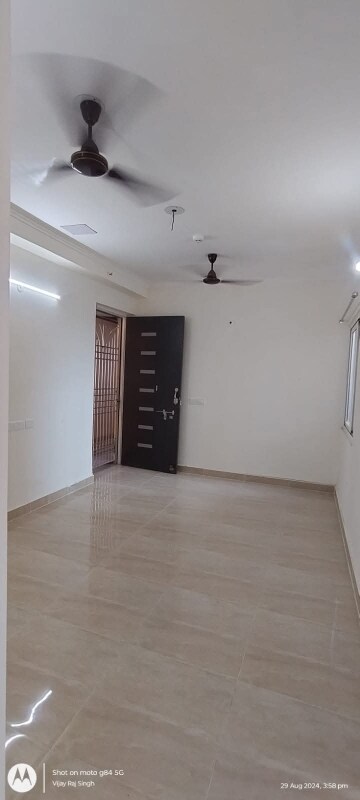 Room in 2 BHK Apartment at Supertech Ecovillage II, Sector 16b Greater Noida – for Rent