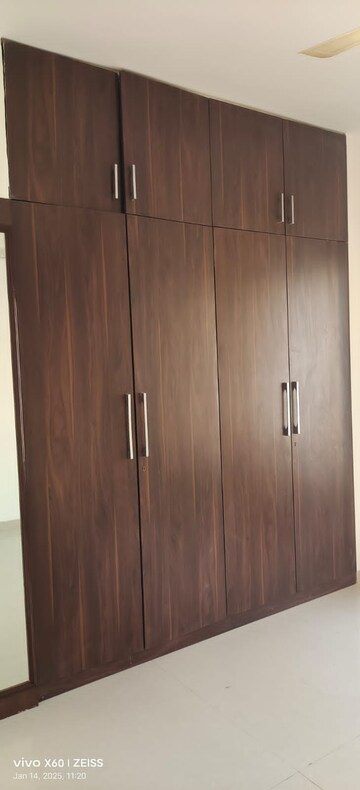 Furnished Amenities in 2 BHK Apartment at Dosti Group Imperia, Manpada – for Rent