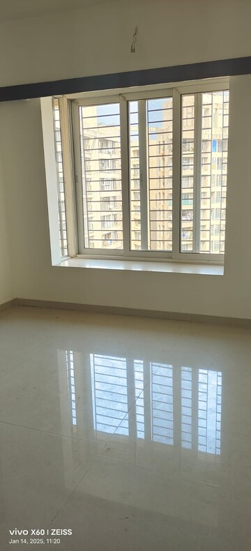Room in 2 BHK Apartment at Dosti Group Imperia, Manpada – for Rent