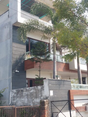 2 BHK Builder Floor For Rent in Gomti Nagar