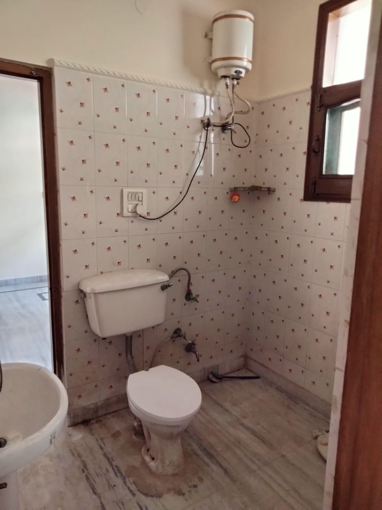 6 BHK + Servant Room Independent House For Sale in Prime Associates 