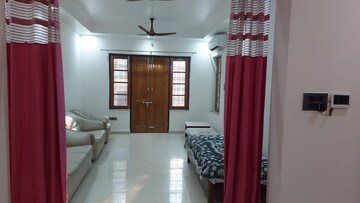 Living Room in 2 BHK Builder Floor at DLF Vibhuti Khand, Gomti Nagar – for Rent