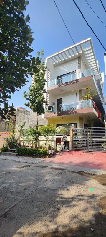 6 BHK Villa – Exterior View View at Gomti Nagar - for Sale