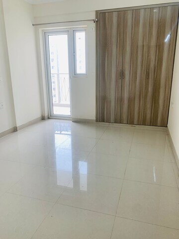 Room in 3 BHK Apartment at Pareena Micasa, Sector 68 – for Rent
