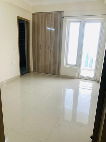 Room in 3 BHK Apartment at Pareena Micasa, Sector 68 – for Rent
