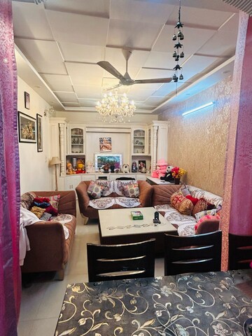 Living Room in 2.5 BHK Builder Floor at Paschim Vihar – for Rent