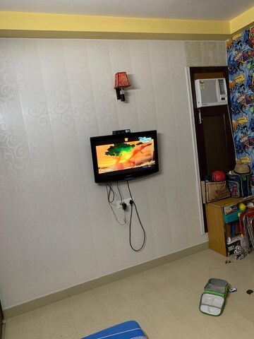 Furnished Amenities in 2.5 BHK Builder Floor at Paschim Vihar – for Rent
