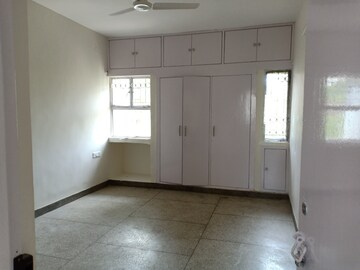 Room in 2.5 BHK Apartment at Saket – for Rent