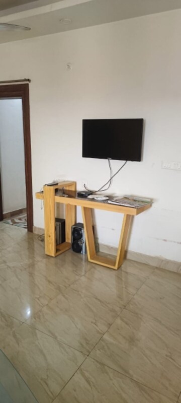 Bedroom in 3 BHK Apartment at Gomti Nagar – for Rent