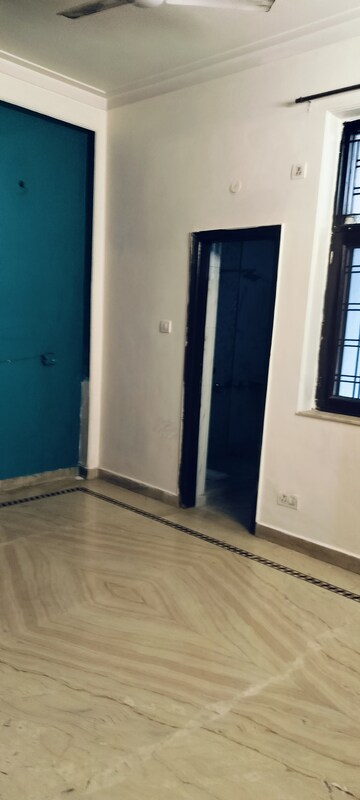 Room in 3 BHK Independent House at RWA Apartments Sector 50, Sector 50 – for Rent