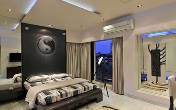 Bedroom in 2.5 BHK Apartment at Defence Colony – for Rent