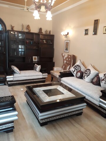 Living Room in 2 BHK Apartment at Defence Colony – for Rent