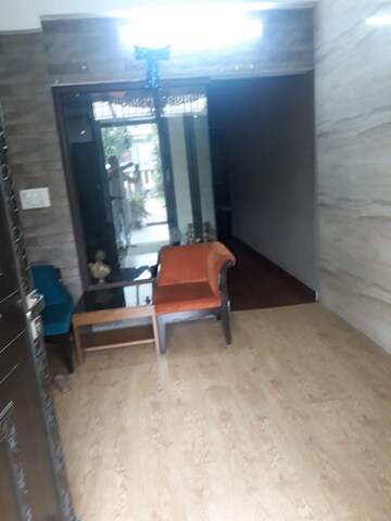 Furnished Amenities in 2 BHK Apartment at Defence Colony – for Rent