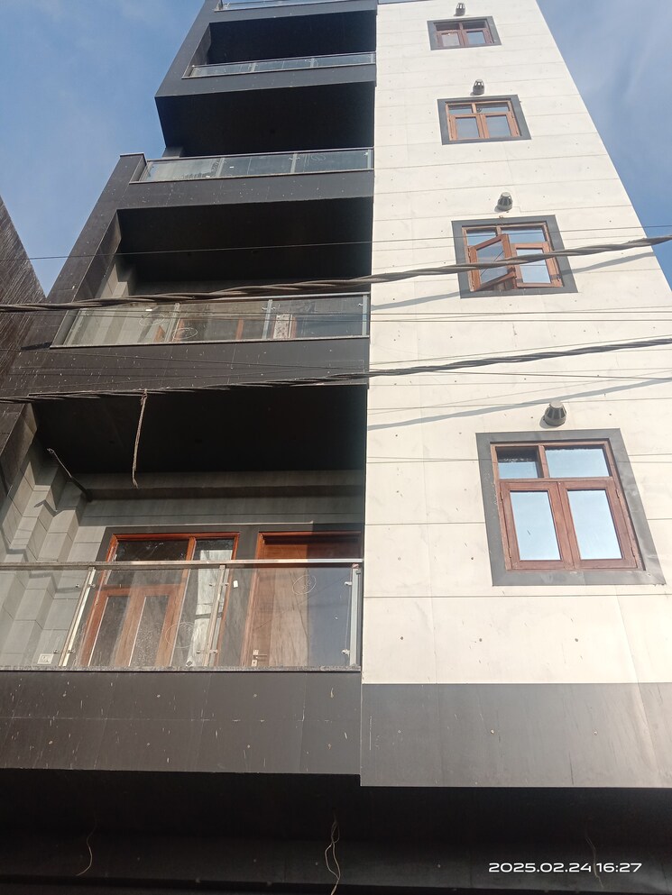 Exterior View, rohini sector 26 3 Bedroom 100 Sq.Yd. Builder Floor In Rohini Sector 26 Delhi 8255533