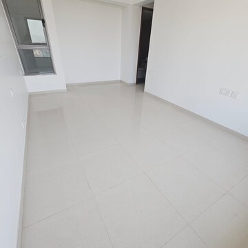 Room in 2 BHK Apartment at Kalpataru Immensa B, Kolshet Industrial Area – for Rent