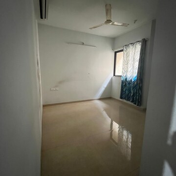 Room in 2 BHK Apartment at Lodha Palava Downtown Dombivli East, Taloja Bypass Road – for Rent