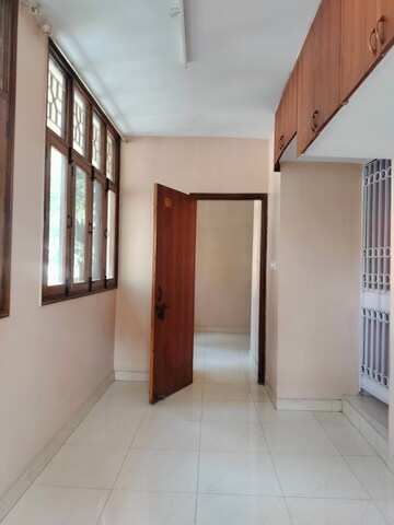 Room in 4 BHK Apartment at Sarita Vihar – for Rent