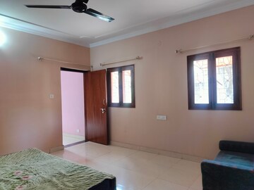 Room in 4 BHK Apartment at Sarita Vihar – for Rent