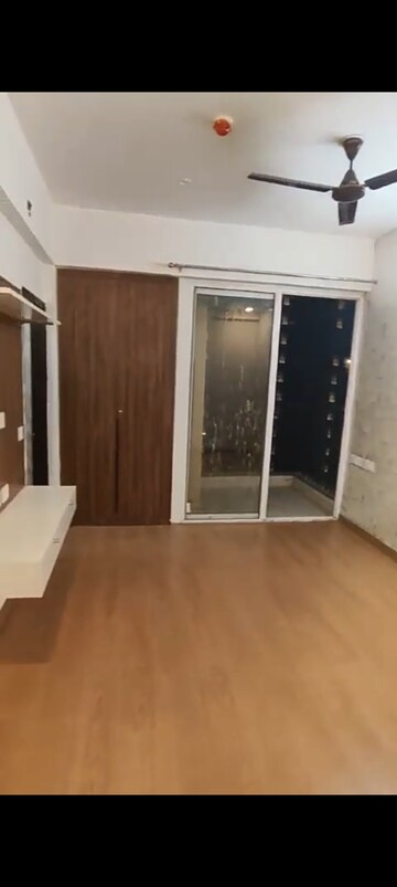 Room in 2 BHK Apartment at Prateek Grand Paeonia, Krishna Vihar – for Rent