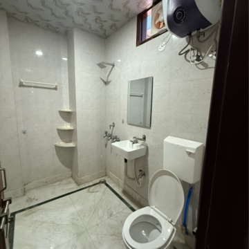 Bathroom in 2.5 BHK Builder Floor at Sector 63 – for Rent