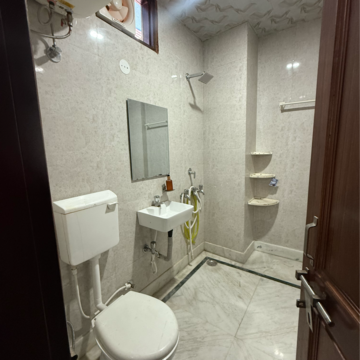 Bathroom in 2.5 BHK Builder Floor at Sector 63 – for Rent