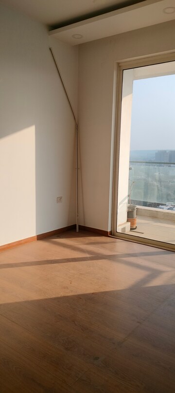 Room in 3 BHK Apartment at M3M Merlin, Sector 67 – for Rent