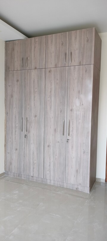 Bathroom in 4 BHK Apartment at Emaar MGF Emerald Hills, Sector 65 – for Rent