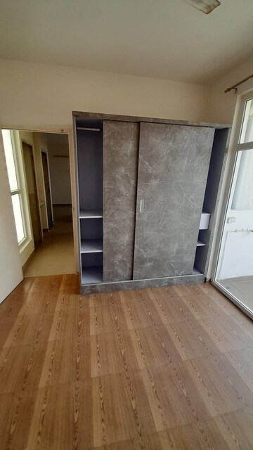 Room in 2 BHK Apartment at Tulip Lemon, Sector 69 – for Rent