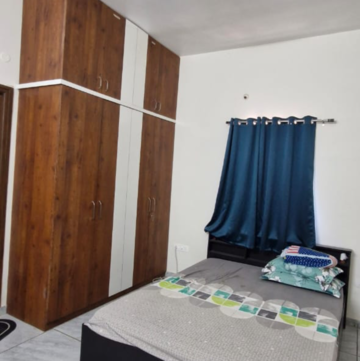 Bedroom in 3 BHK Builder Floor at Kondapur – for Rent
