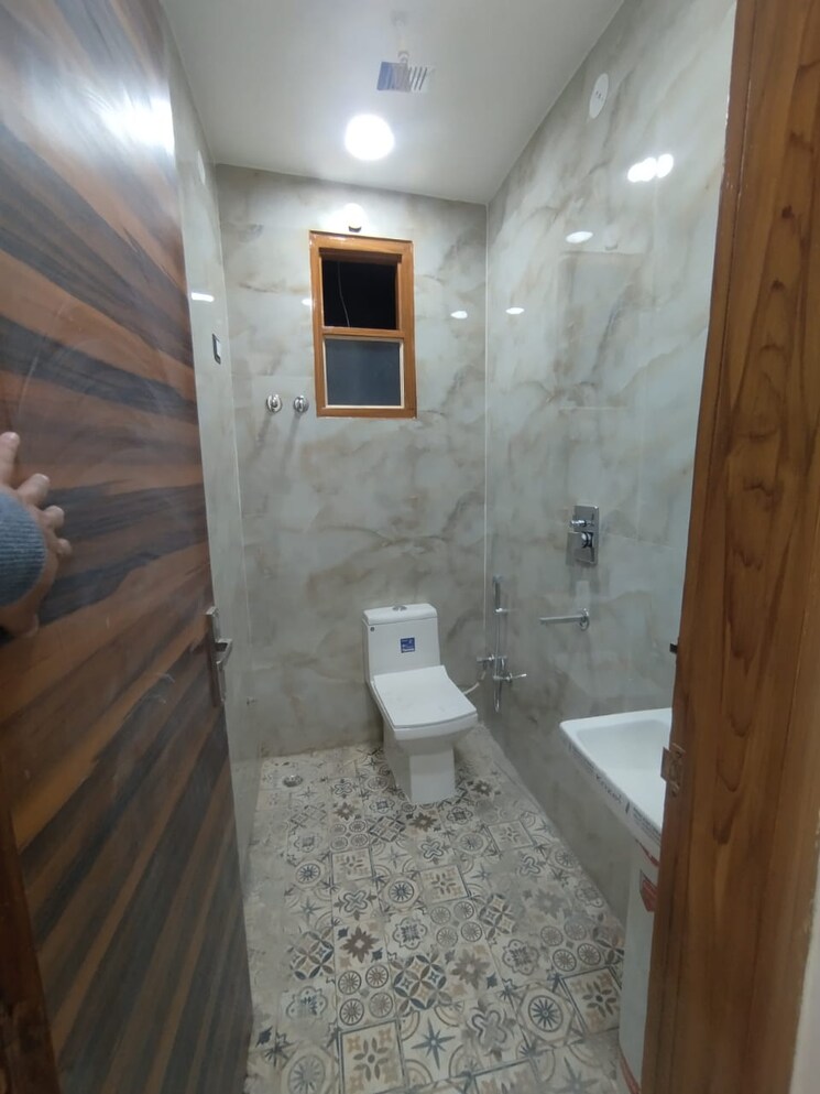 Bathroom, mahavir enclave 1 3 Bedroom 1100 Sq.Ft. Builder Floor In Mahavir Enclave 1 Delhi 8255916