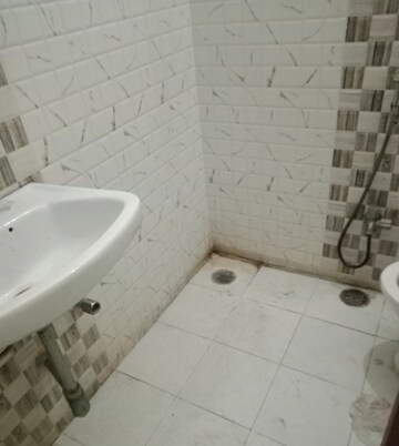 Bathroom in 1 BHK Villa at Aliganj – for Rent