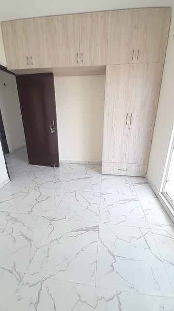 Room in 2 BHK Apartment at Signature Global Proxima, Sector 89 – for Rent