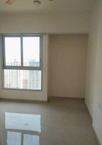 Room in 2 BHK Apartment at Piramal Vaikunth, Balkum Pada – for Rent