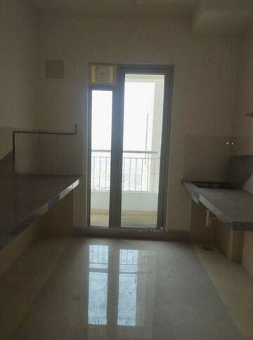 Room in 2 BHK Apartment at Piramal Vaikunth, Balkum Pada – for Rent